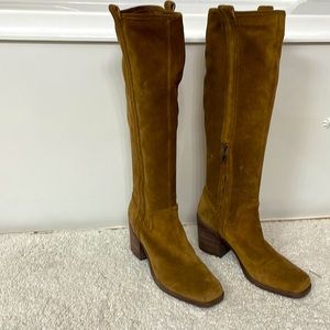 Suede boots